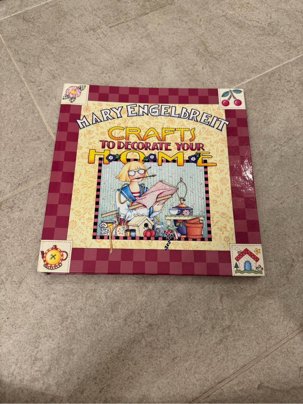 Mary Engelbreit Crafts to Decorate Your Home Book